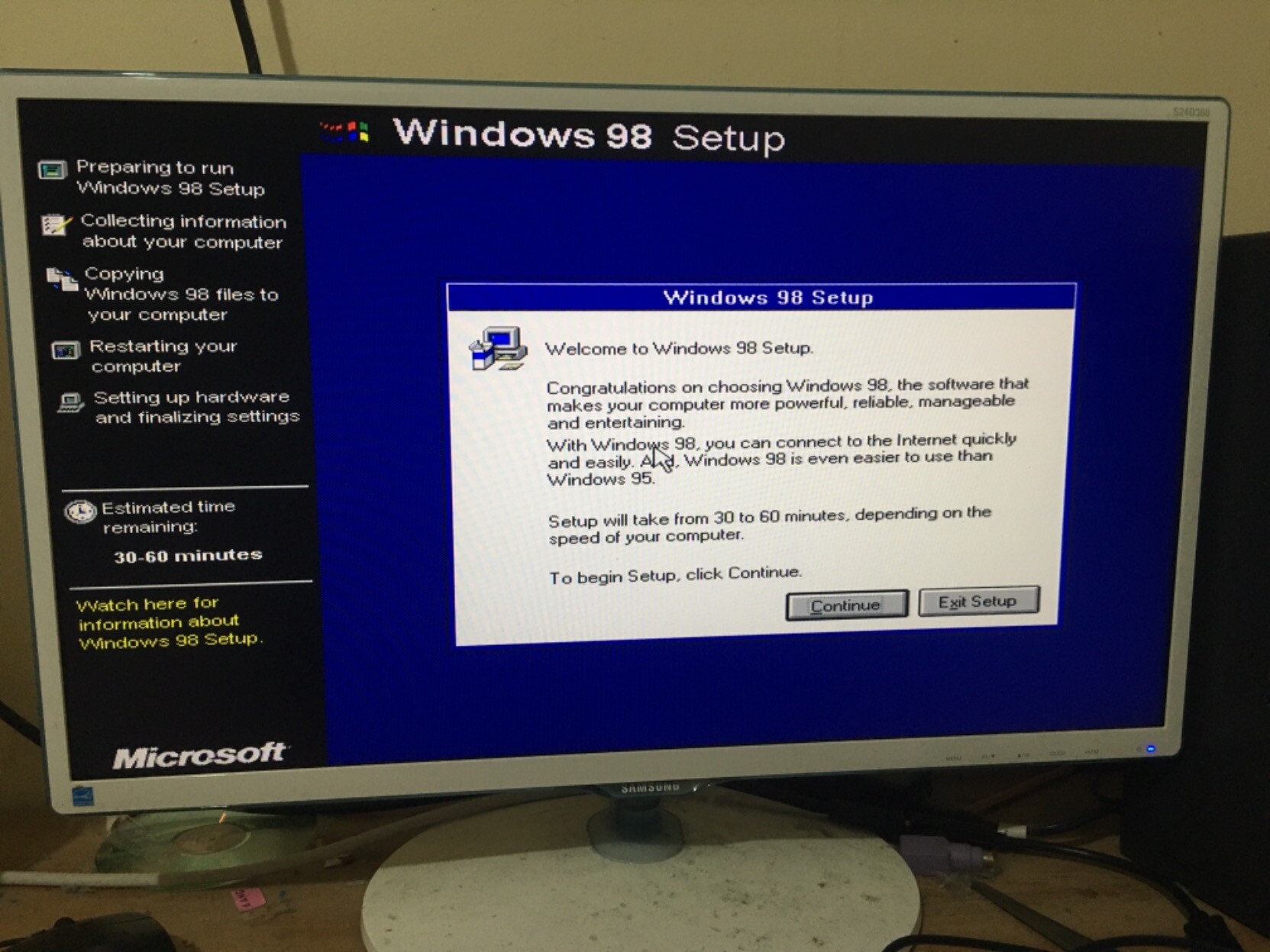 Windows 98 setup screen.